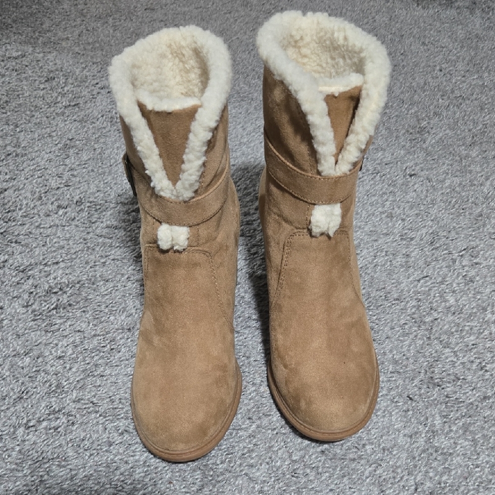 Women's Tan Shearling Boots